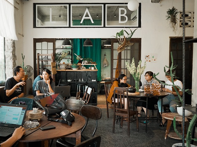 門店的標(biāo)準(zhǔn)化管理制度：打造高效運(yùn)營與卓越服務(wù)的基礎(chǔ)