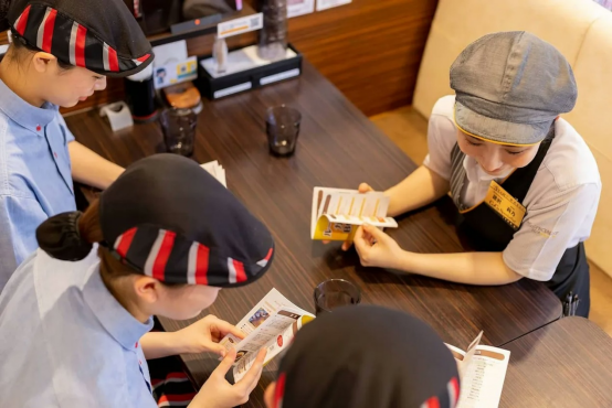 連鎖門店標(biāo)準(zhǔn)化培訓(xùn)：構(gòu)建品牌競(jìng)爭(zhēng)力的基石