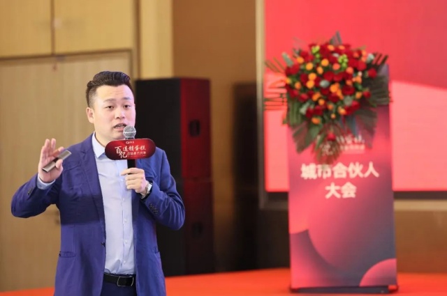 推動(dòng)連鎖新引擎，激活城市新動(dòng)能！媒體專訪“百億連鎖蛋糕”如何促消費(fèi)、穩(wěn)就業(yè)、促增長(zhǎng)？