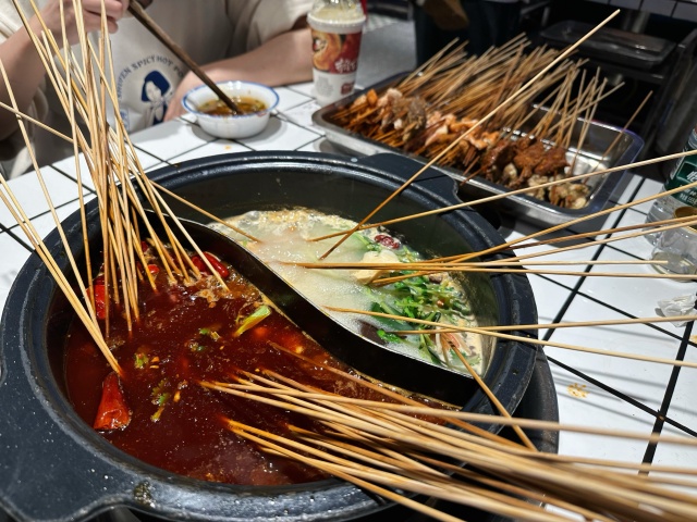 川式串串香全國(guó)連鎖實(shí)踐：從街邊小店到標(biāo)準(zhǔn)化品牌運(yùn)營(yíng)