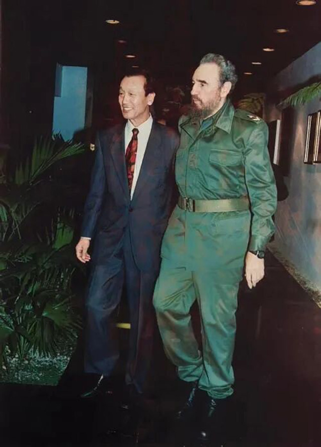 烏杰與古巴最高領(lǐng)導(dǎo)人菲德爾·卡斯特羅