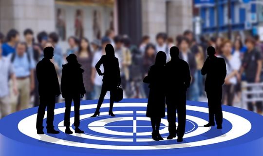 連鎖店運營模式的進化論：從標準化復(fù)制到生態(tài)共生