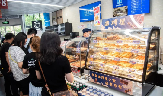 7店同開(kāi)+區(qū)域千店計(jì)劃：羅森憑標(biāo)準(zhǔn)化與供應(yīng)鏈整合引領(lǐng)規(guī)模化躍升