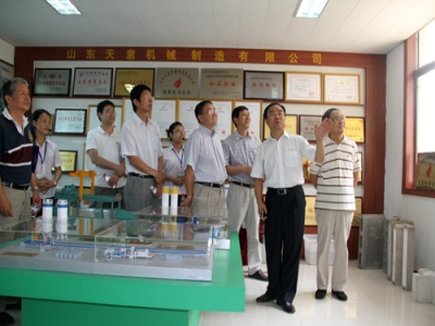 2012.7.28日山東天意兩項科技成果鑒定順利通過，北京領(lǐng)導(dǎo)專家，到我公司參觀指導(dǎo)