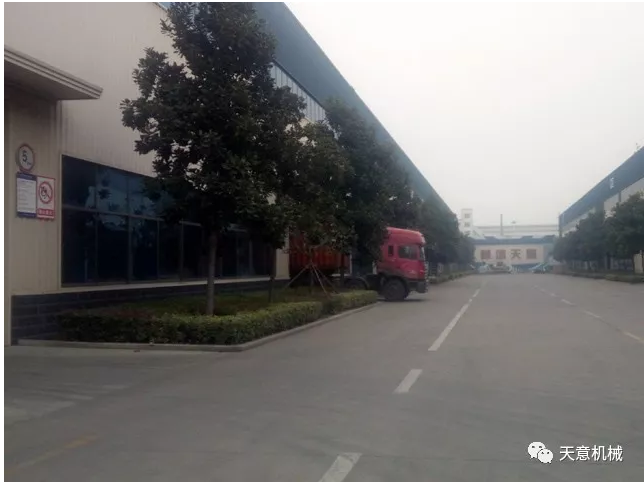 天意機(jī)械為柬埔寨客戶加工生產(chǎn)年產(chǎn)80萬平方輕質(zhì)墻板生產(chǎn)線成功裝車啟運(yùn)！